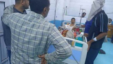 عقب حادثة حريق شقة العمائر المثلثة.. الزهري يطمئن على المصابين ويعزي أسرة الطفل المتوفى