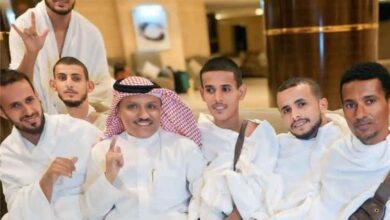 عقب وصولهم إلى مكة المكرمة.. معتمرو الصم والبكم يشيدون بجهود محافظ أبين وحفاوة الاستقبال وكرم الضيافة