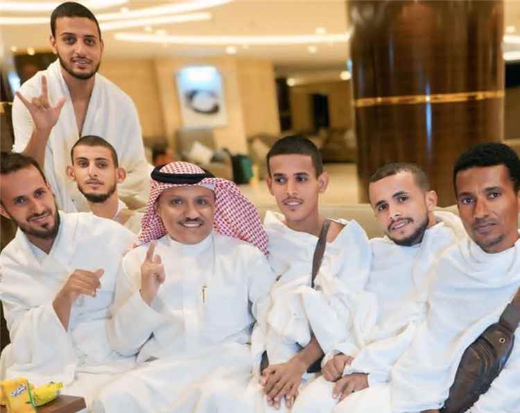 عقب وصولهم إلى مكة المكرمة.. معتمرو الصم والبكم يشيدون بجهود محافظ أبين وحفاوة الاستقبال وكرم الضيافة