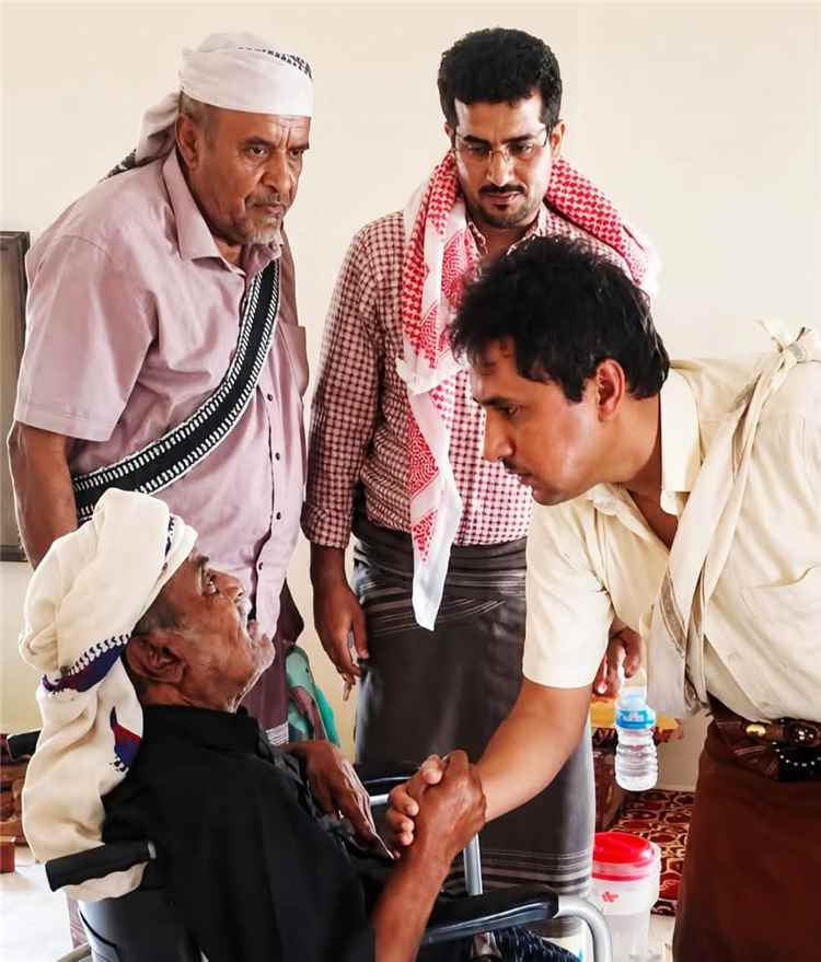 علي حسين عشال يعزي في وفاة الشيخ والقيادي العميد سعيد عزب القيناشي