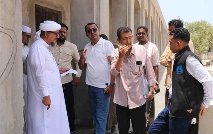 عميد كلية المجتمع بالشحر يستقبل وفداً من وزارة التعليم الفني والتدريب المهني