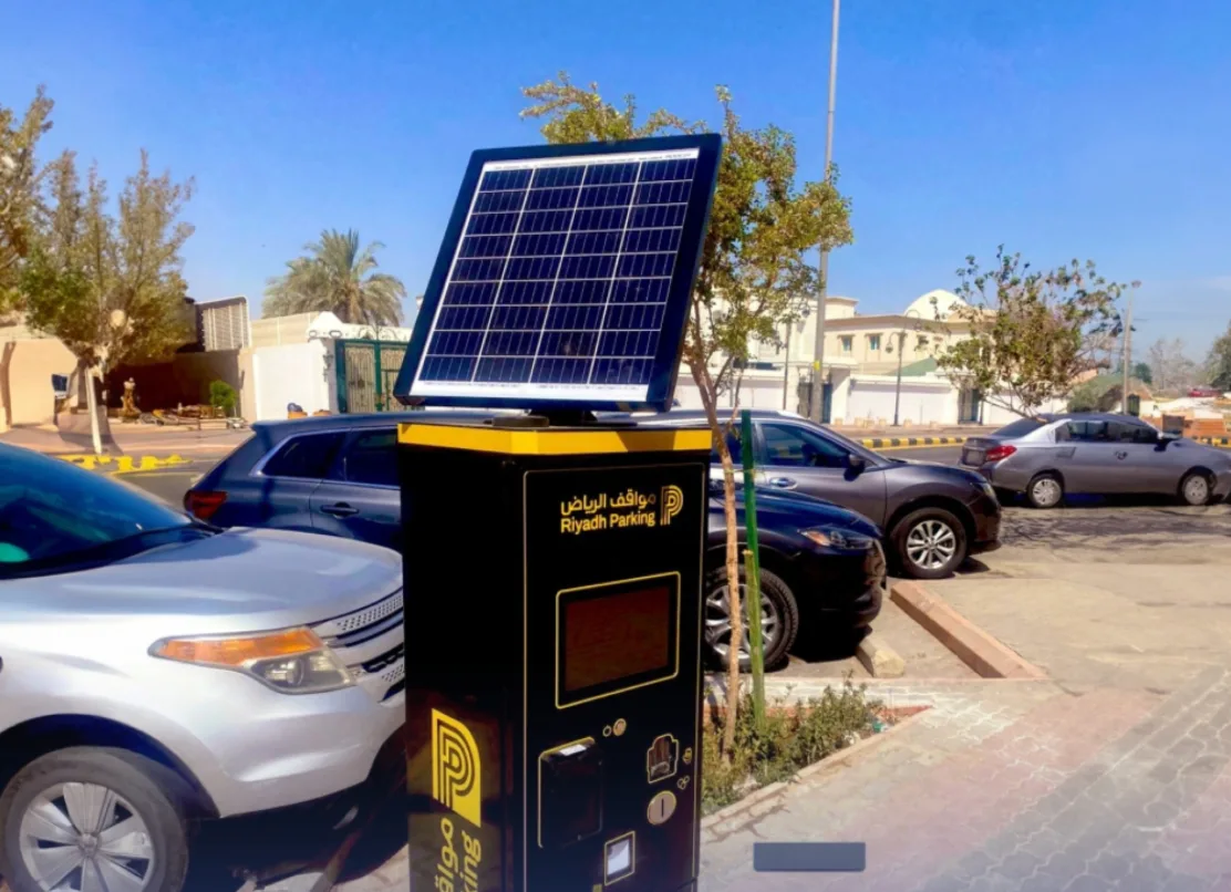 غرامة الـ200 ريال تُربك مستخدمي «مواقف الرياض».. ومطالبات بالتفريق بين من لم يدفع ومن نسي التمديد
