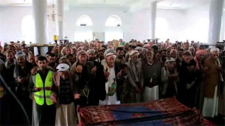 المشهد اليمني - غضب قبلي خلال تشييع اربع نساء ضحايا خطاب عبد الملك الحوثي المشؤوم في محافظة عمران