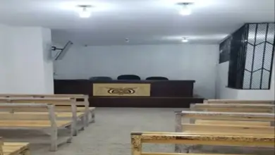 فضيحة جديدة لقضاء الحوثي.. المحاكم مجرد مسرح للأجهزة الأمنية.. شهادة حوثية تفضح كواليس القضاء وسقوط شاهد مغشياً عليه بصنعاء
