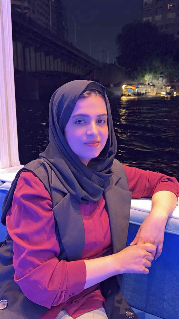المشهد اليمني - فنانة يمنية تنفصل رسميا عن زوجها بعد 10 سنوات من الزواج