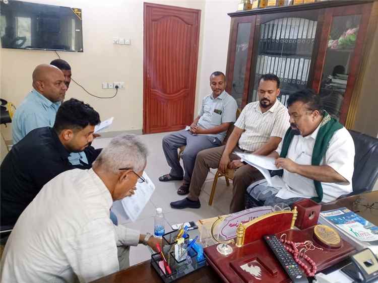 في أجواء أخوية مفعمة بروح المسؤولية.. مكتب الشباب والرياضة بساحل حضرموت يشهد مراسم الاستلام والتسليم بين المديرين السابق والجديد