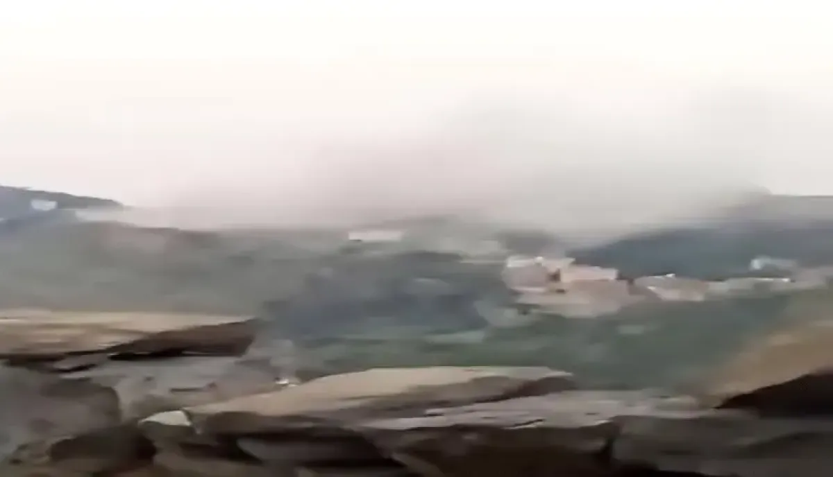 في تعز | انفجار عنيف يهز شرعب بعد سقوط 3 صورايخ على هذه القرى.. هلع واسع ودمار كبير