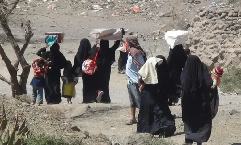 في تعز .. مليشيا الحوثي توجه إنذارات لسكان قرى غرب المدينة بإخلاء منازلهم بشكل عاجل
