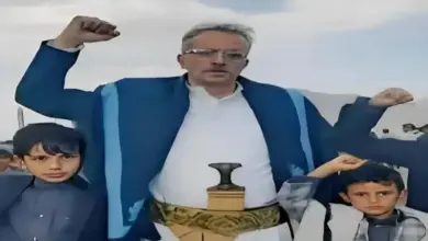 في صنعاء.. الحوثي يمدد اعتقال صحفي موالي له دون محاكمة بعد فضحه قضايا فساد داخل الجماعة