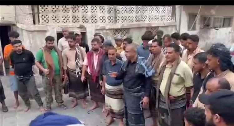 المشهد اليمني - في عدن.. صلح قبلي ينهي أزمة خطيرة داخل شرطة المنصورة و"أبو سمو" يعلن العفو