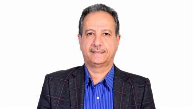 فيصل أبوراس: استقالة بدر باسلمة محاولة أخيرة لتنبيه القيادة إلى خطورة المسار الذي تسير فيه البلاد