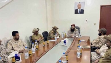 قائد المنطقة العسكرية الرابعة يوجّه بإعادة تموضع القوات ورفع الجاهزية في محور العند