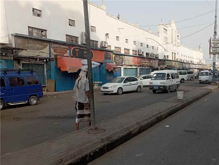 قبل شروق الشمس.. ادعاءات الانتقالي المنحل بوجود «عصيان مدني» في عدن تثير السخرية