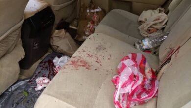 قذيفة حوثية تستهدف مسافرين في مريس.. 3 مدنيين جرحى وسيارتان تتضرران