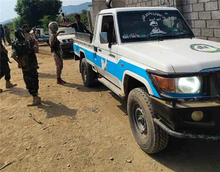 قوات أمن أبين تنفذ عملية أمنية في منطقة ميكلان وتضبط مطلوباً ومضبوطات