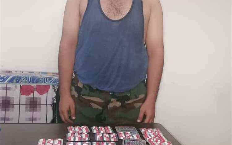 قوات الأمن الوطني في لحج تضبط 450 قرصًا من بريجابالين بحوزة أحد الأشخاص