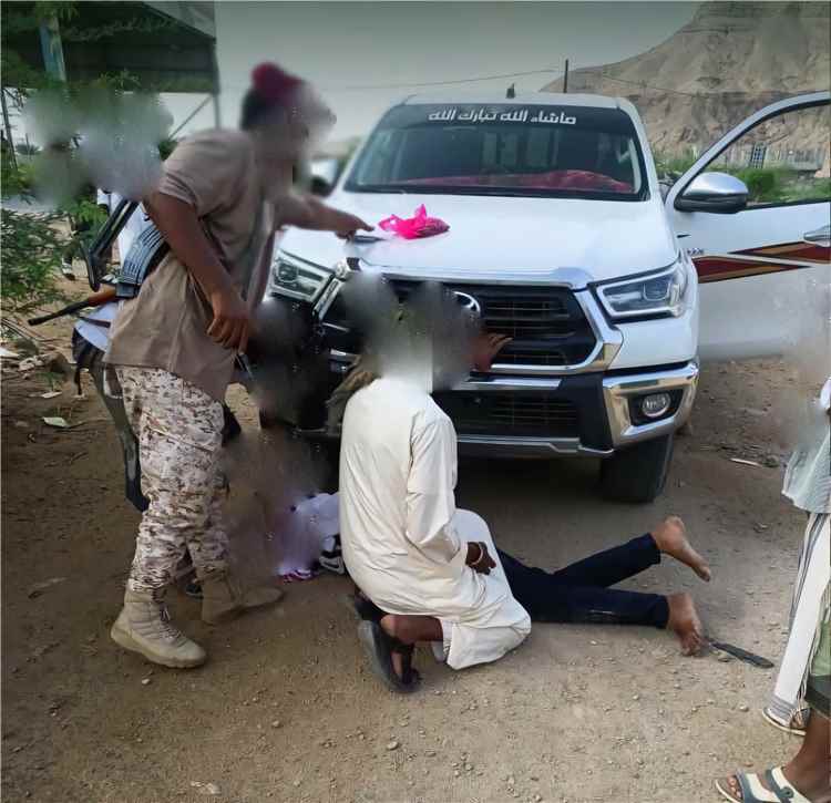 قوات درع الوطن تضبط سيارة مسروقة في نقطة الغرف بوادي حضرموت