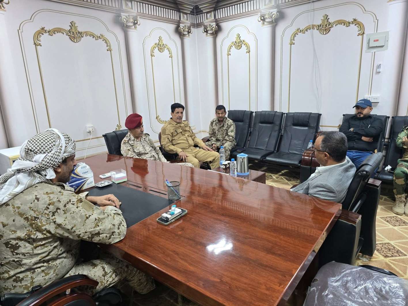 قوات درع الوطن تضبط شاحنة محملة بالأسلحة والذخائر في شحن