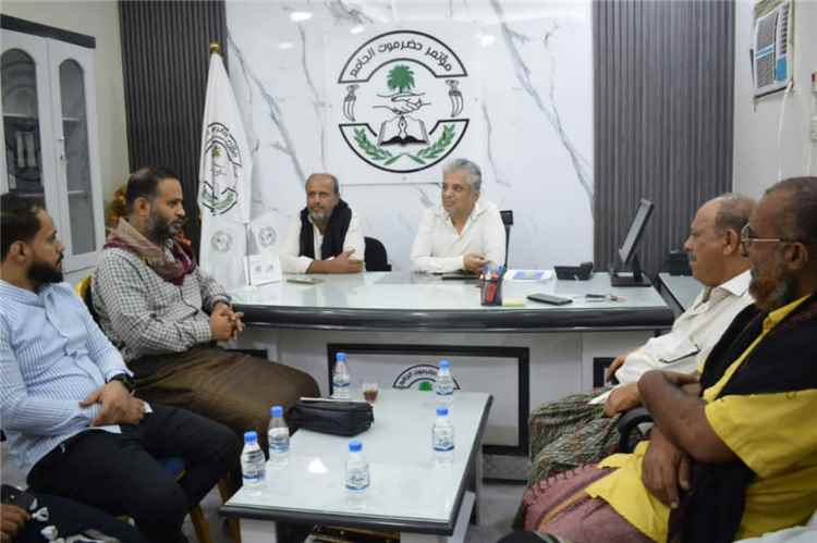 قيادات مؤتمر حضرموت الجامع الجديدة تباشر مهامها وتؤكد على استقلالية القرار وتبني قضايا المجتمع