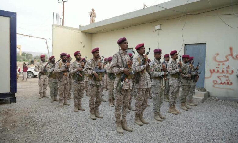 قيادة الفرقة الثانية لدرع الوطن تكرّم أفراد اللواء الثاني بنقطة الغرف