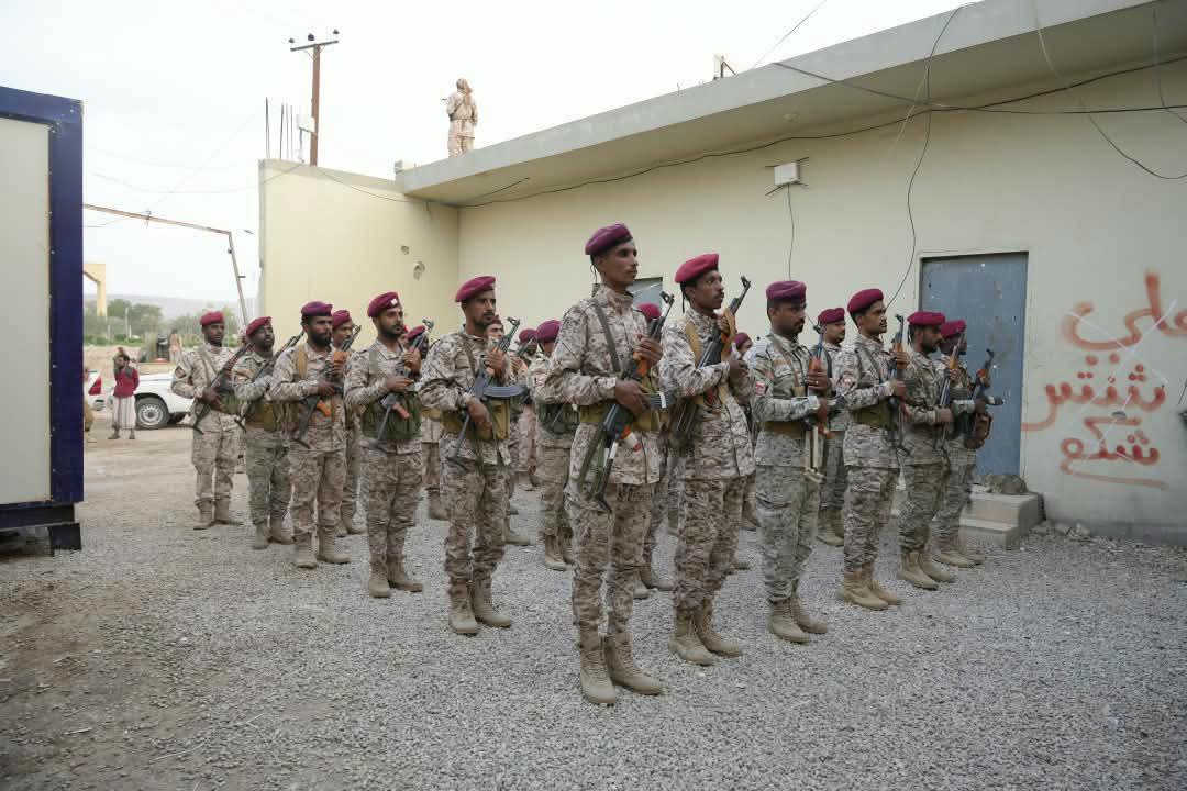 قيادة الفرقة الثانية لدرع الوطن تكرّم أفراد اللواء الثاني بنقطة الغرف