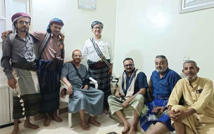 قيادة مجلس المستقبل الجنوبي بعدن تزور عميد الأسرى الشيخ أحمد عمر العبادي المرقشي