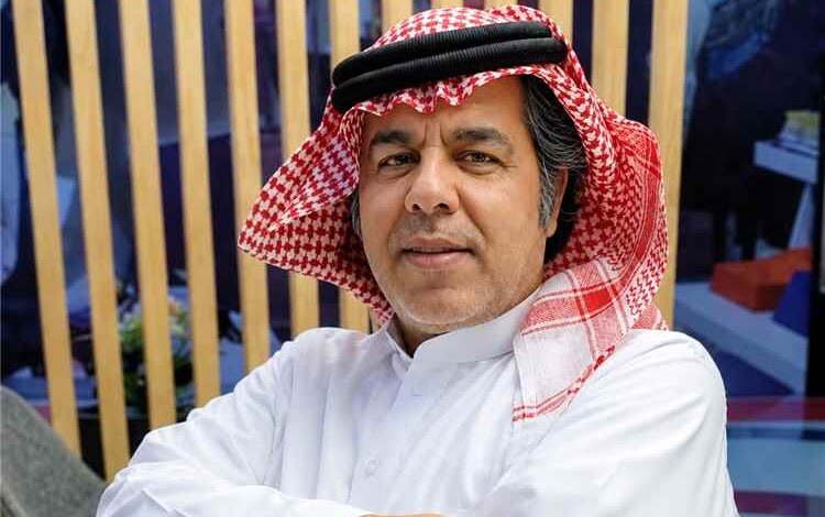 كاتب سعودي يفتح النار على وزير في الحكومة: اليمن يحترق وأنتم تتحدثون عن استعادة دور أحد الأحزاب