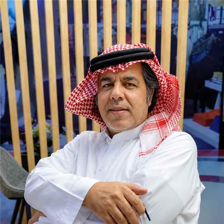 كاتب سعودي يفتح النار على وزير في الحكومة: اليمن يحترق وأنتم تتحدثون عن استعادة دور أحد الأحزاب