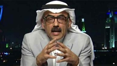 كاتب سياسي يفند رواية الحـ.ـوثيين: مزاعم استهداف "شحنة عسكرية سعودية" عبر باب المندب تفتقر للمنطق