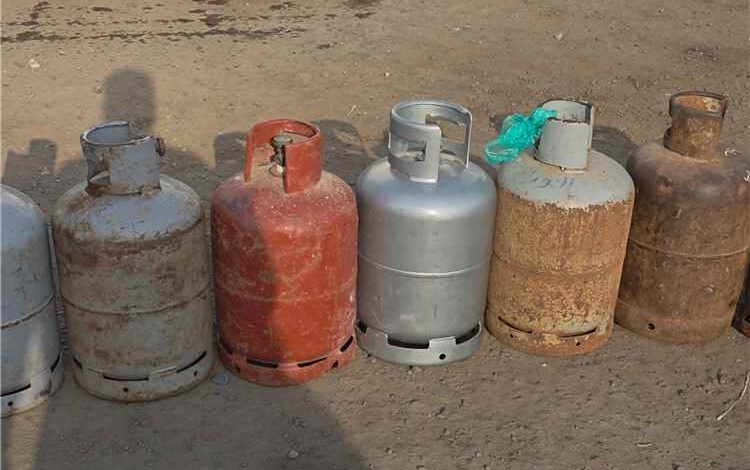 كاتب صحفي: أزمة الغاز في عدن سببها سوء التوزيع وغياب الرقابة وليس نقص الإمدادات