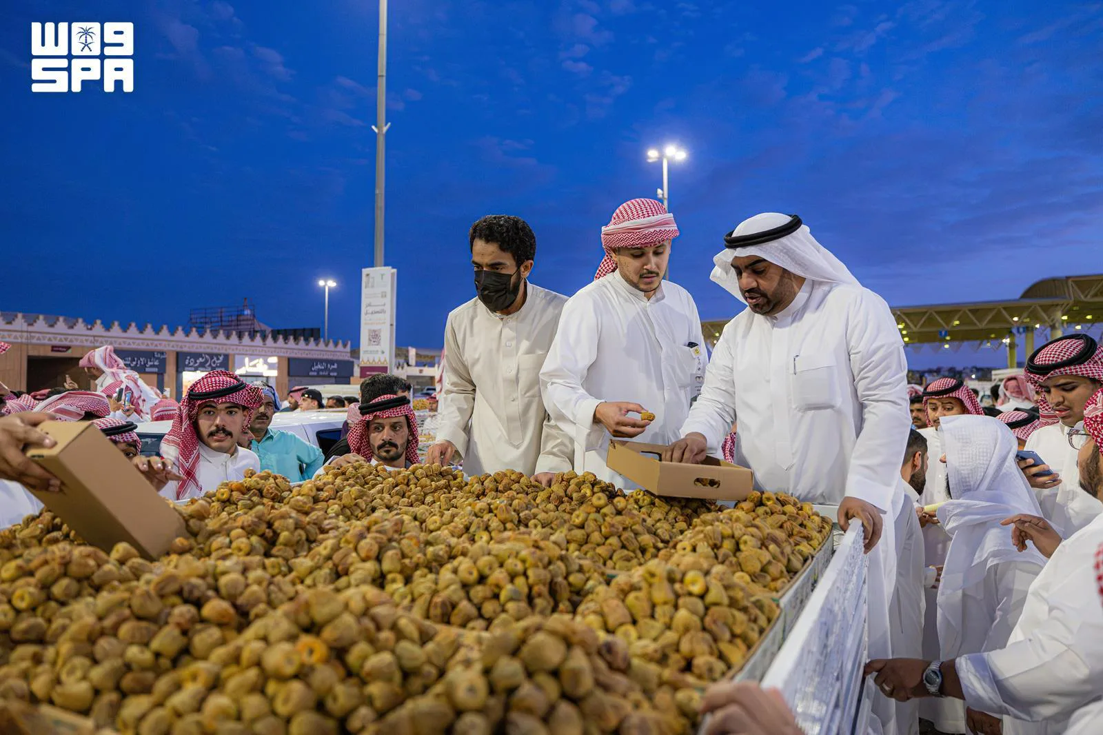 كرنفال بريدة الدولي للتمور يستقطب تجاراً من داخل المملكة وخارجها