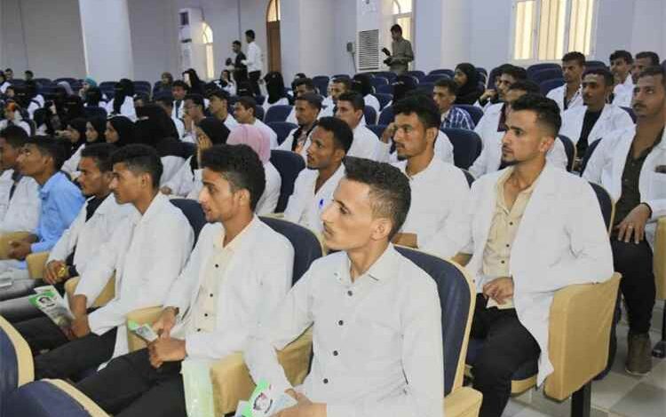 كلية الصيدلة بجامعة عدن تدشن عامها الأكاديمي الجديد