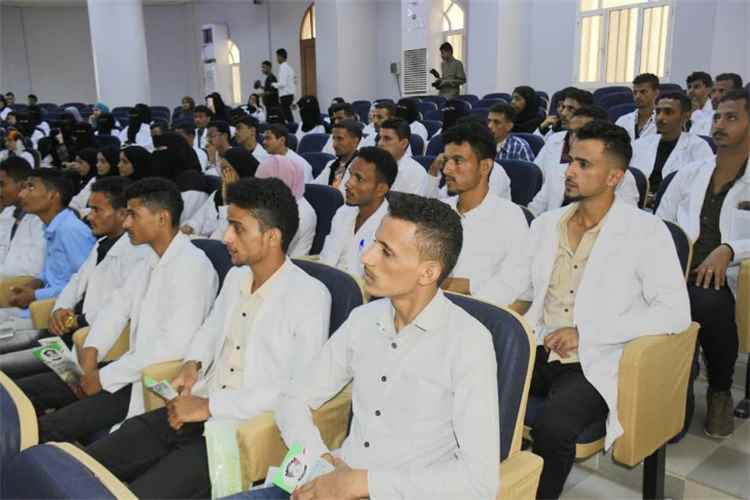 كلية الصيدلة بجامعة عدن تدشن عامها الأكاديمي الجديد