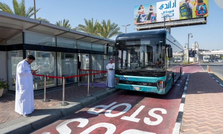 كود الطرق السعودي يعزز سلامة ركاب الحافلات.. معايير موحدة لمحطات النقل العام