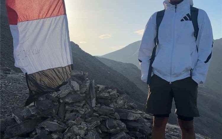 المشهد اليمني - لأول مرة في التاريخ.. علم اليمن يرفرف على قمة مون بويه بجبال الألب الفرنسية