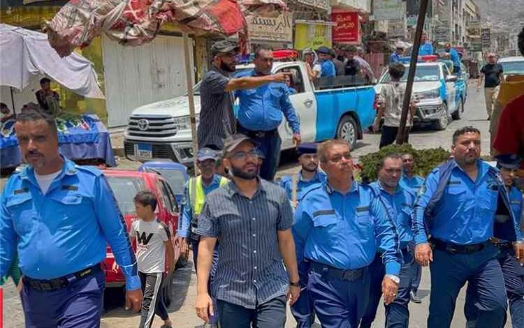 (لا استثناءات والميدان يجمعنا).. العقيد عادل طاهر ينفذ حملة لرفع المعوقات من شوارع مديرية صيرة
