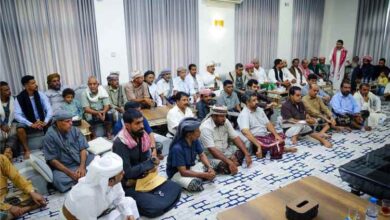 لتذويب الجليد وتوحيد الصف.. المحافظ الخنبشي يلتقي قيادة حلف وجامع حضرموت في المكلا