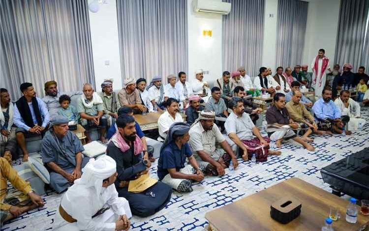 لتذويب الجليد وتوحيد الصف.. المحافظ الخنبشي يلتقي قيادة حلف وجامع حضرموت في المكلا