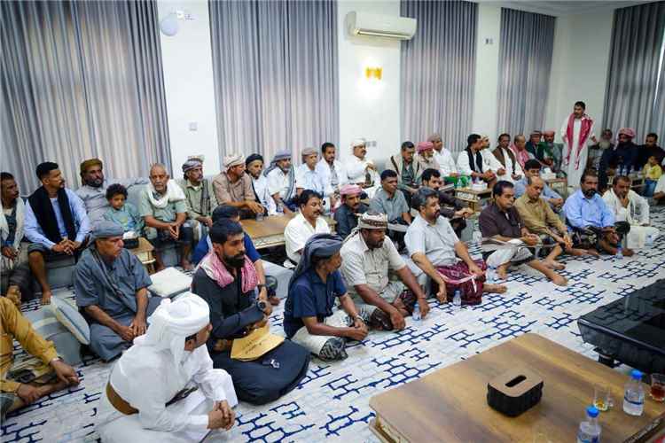 لتذويب الجليد وتوحيد الصف.. المحافظ الخنبشي يلتقي قيادة حلف وجامع حضرموت في المكلا
