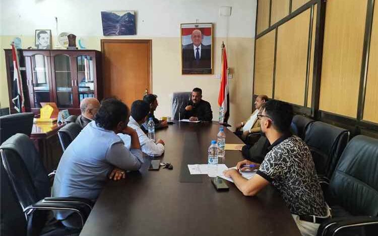 لجنة تنظيم الأسواق بتعز تقر بدء نقل الباعة إلى المواقع البديلة خلال الأسبوع الجاري