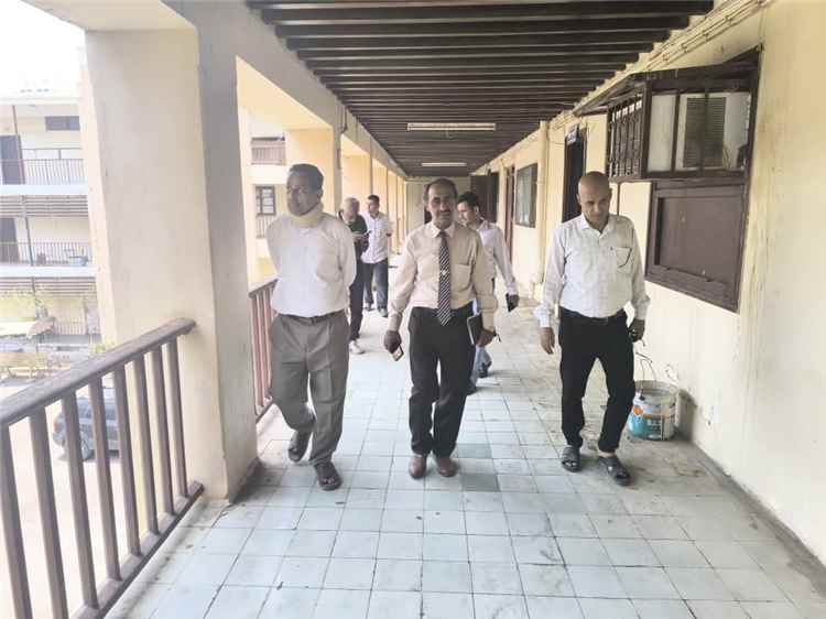 لجنة مختصة تحصر أضرار حريق كلية الحاسوب بعدن