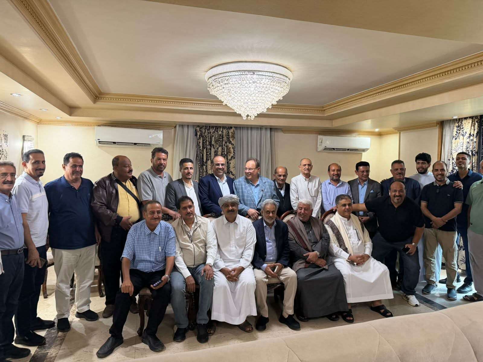 لقاء جنوبي واسع في منزل العيسي بعد مأدبة غداء أقامها على شرف الميسري