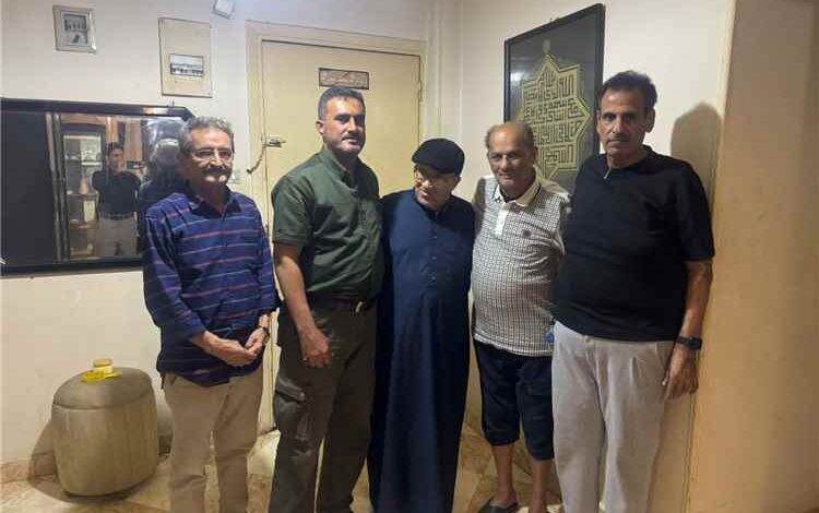 لقاء يجمع عددًا من الشخصيات بمحافظة أبين بالقيادي المناضل محمد علي أحمد