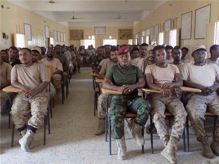 لواء الريان بالمنطقة العسكرية الثانية ينفذ محاضرة توعوية حول «حب الوطن والدفاع عنه» بمعسكره في المكلا