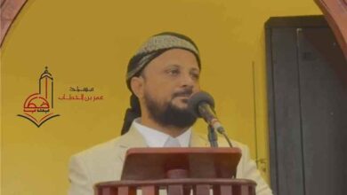 المشهد اليمني - ما الذي قاله مدير المنصورة في مسجد عمر بن الخطاب حول الوحدة الوطنية؟