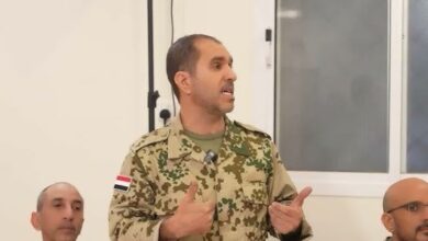 متحدث عسكري: فحوصات حطام صواريخ استهدفت المخا تثبت أنها إيرانية من طراز (فاتح-110)