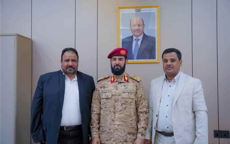 محافظ أبين ومدير شركة النفط اليمنية فرع عدن يبحثان إنشاء أول محطة وقود مركزية نموذجية في أبين