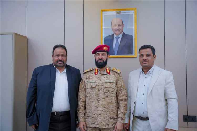 محافظ أبين ومدير شركة النفط اليمنية فرع عدن يبحثان إنشاء أول محطة وقود مركزية نموذجية في أبين