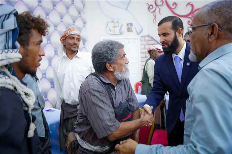 محافظ أبين يدشن عقد قران (200) شاب وشابة من ذوي الاحتياجات الخاصة والأشد فقرًا