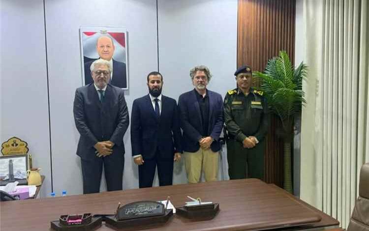 محافظ أبين يفتح آفاقًا جديدة لتطوير القطاع الأمني بالشراكة مع خبراء دوليين